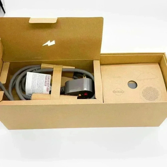 BRAND NEW IN BOX Dyson Supersonic Hair Dryer HD07 White/Silver attachments - Picture 3 of 7